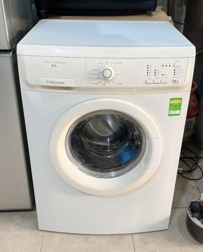 Máy giặt cũ  Electrolux 6,5kg mới 95%