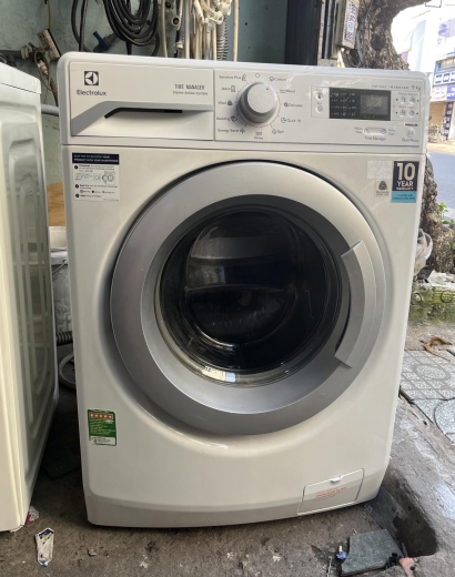 Máy giặt cũ Electrolux Inverter 9 kg EWF12942 Mới 95%