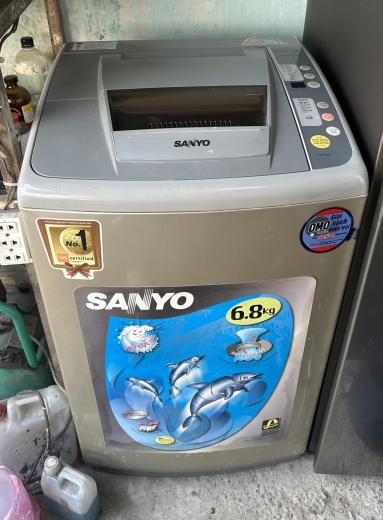 Máy giặt cũ Sanyo 6.8 kg lòng inox không rỉ