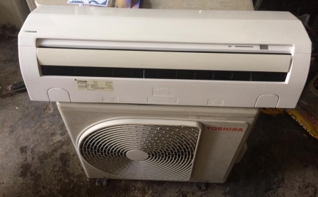 Máy lạnh Toshiba - RAS-10SKPX-V2 1.0HP mới 95%