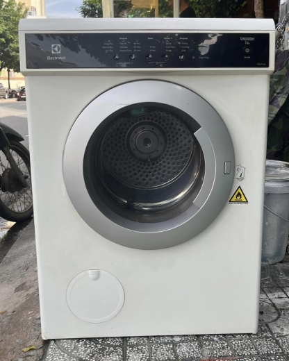 Máy sấy cũ Electrolux 7.5 kg EDS7552 mới 95%