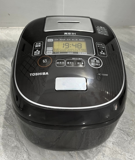 Nồi cơm điện cao tần Toshiba RC-10VRP-TS hút chân không mới 95%