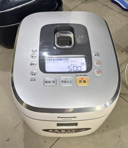 Nồi cơm điện Panasonic SR-SW183 1.8L có ly bù nước