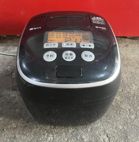 Nồi cơm điện Tiger áp suất 2 bi JPC-10KS 1LIT màu đen bóng đẹp, độ mới cao  > 95% 