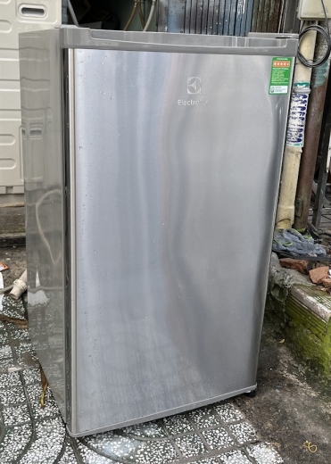Tủ lạnh cũ Electrolux 92 lít EUM0900SA mới 95%