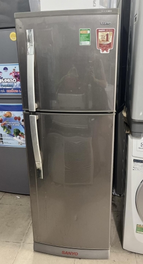 Tủ lạnh cũ  Sanyo 207 lít  không đóng tuyết mới 95%