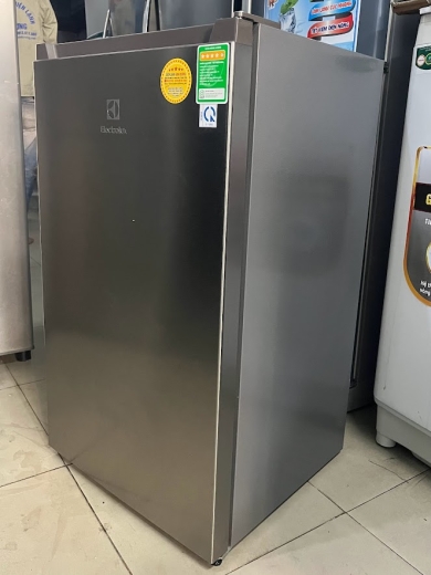 Tủ lạnh mini Electrolux 94 Lít EUM0930AD-VN mới 99%