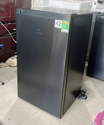 Tủ lạnh mini Electrolux 94 Lít EUM0930BD-VN  mới 99%