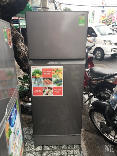 Tủ lạnh Sharp 180 lít SJ-194E-BS MỚI 95%