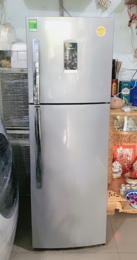 Tủ lạnh cũ Electrolux 255 lít không đóng tuyết mới 95%